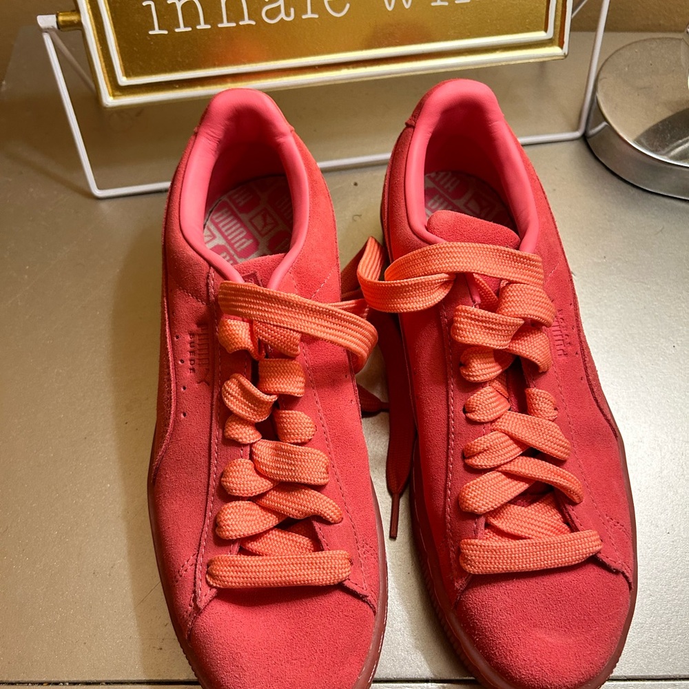 Puma Peach Sneakers Sleek Minimalist Design